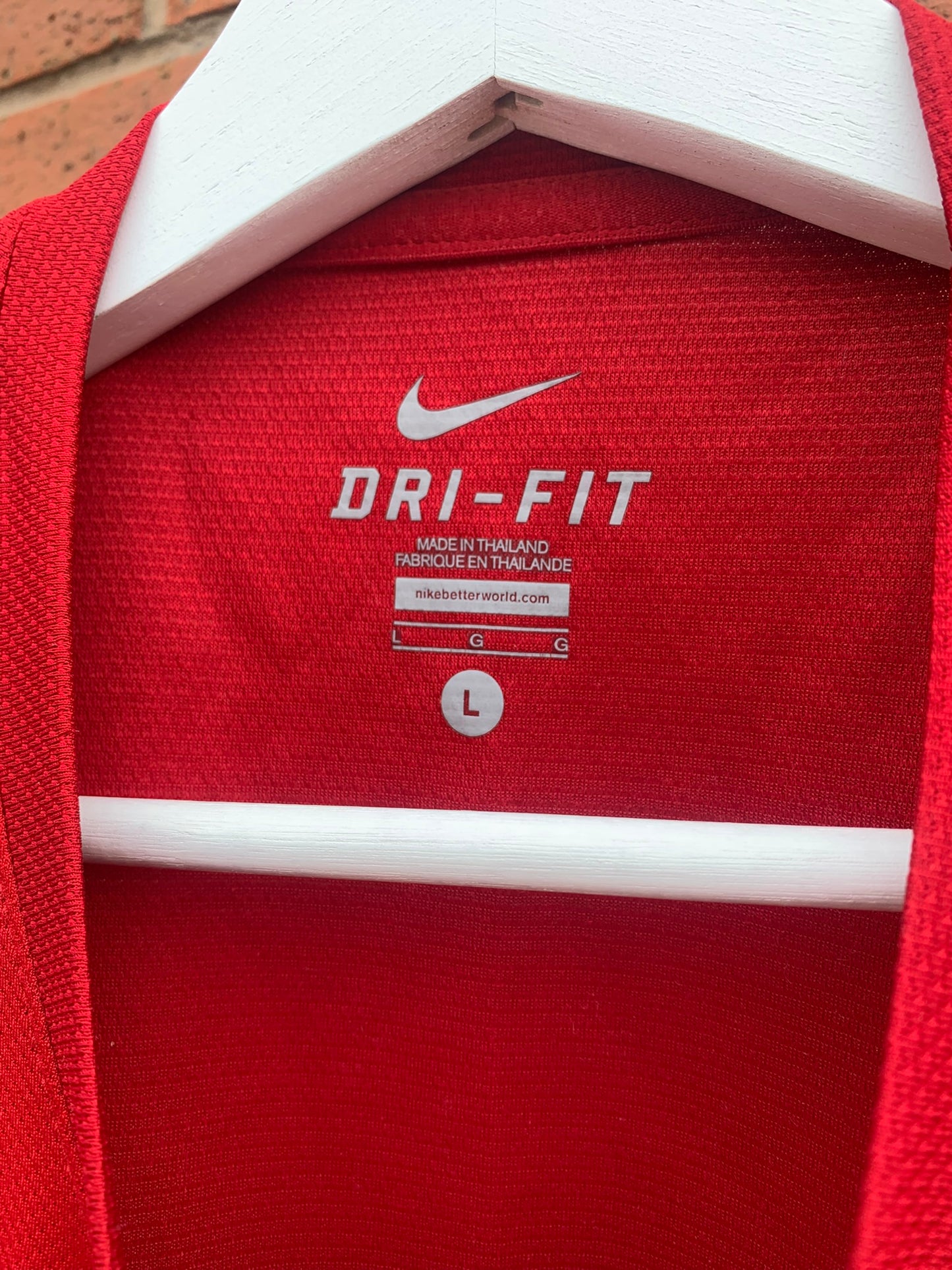 2011 MANCHESTER UNITED TRAINING SHIRT (NO 24)