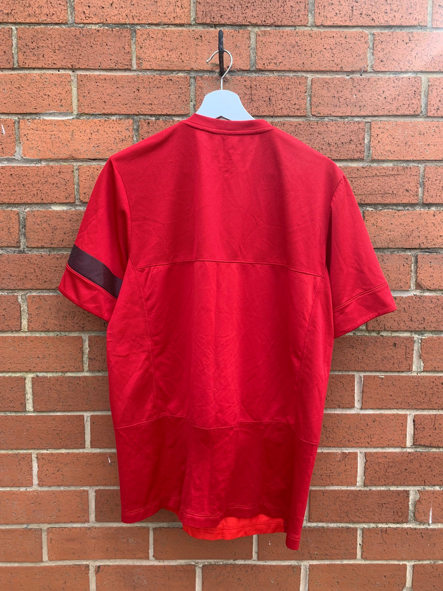 2011 MANCHESTER UNITED TRAINING SHIRT (NO 24)