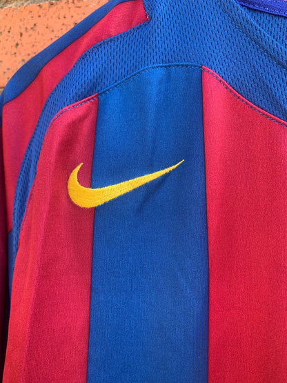 2005 BARCELONA HOME SHIRT - RONALDINHO 10