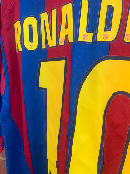 2005 BARCELONA HOME SHIRT - RONALDINHO 10