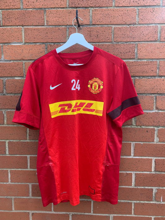 2011 MANCHESTER UNITED TRAINING SHIRT (NO 24)